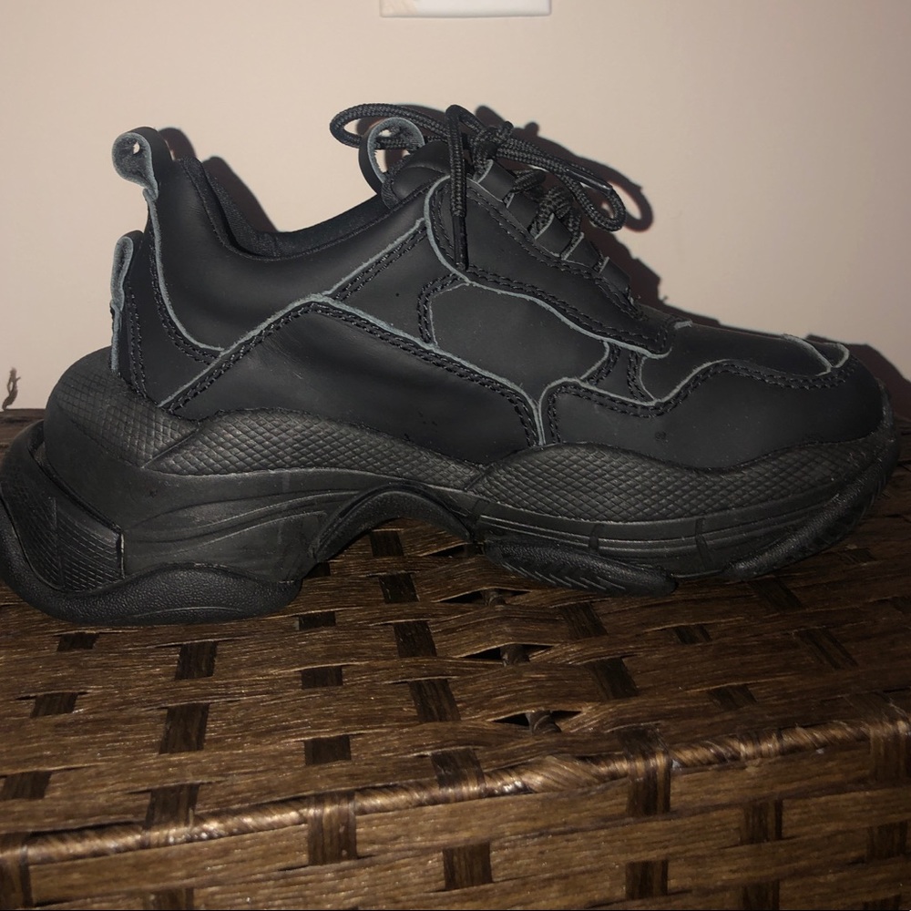 Women’s s 6 Jeffrey Campbell black chunky sneaker